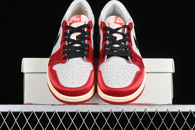 All categories Air Jordan Jordan series basketball shoes Air Jordan 1 Low G version pure original Trophy Room x Jordan 1 Low OG "Away" AJ1 Joe 1 Jordan's son low-top cultural casual sneakers FN0432-100